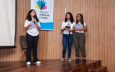 Alunas do Colégio Estadual Círculo Operário fazem apresentação sobre Clube de Ciências no Museu Ciência e Vida