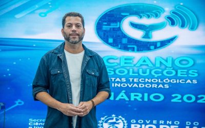 Professor da Rede CEJA, Velfe Hollandino, anuncia nova disciplina cultura oceânica durante o seminário “Oceano de Soluções”, promovido pela Secti