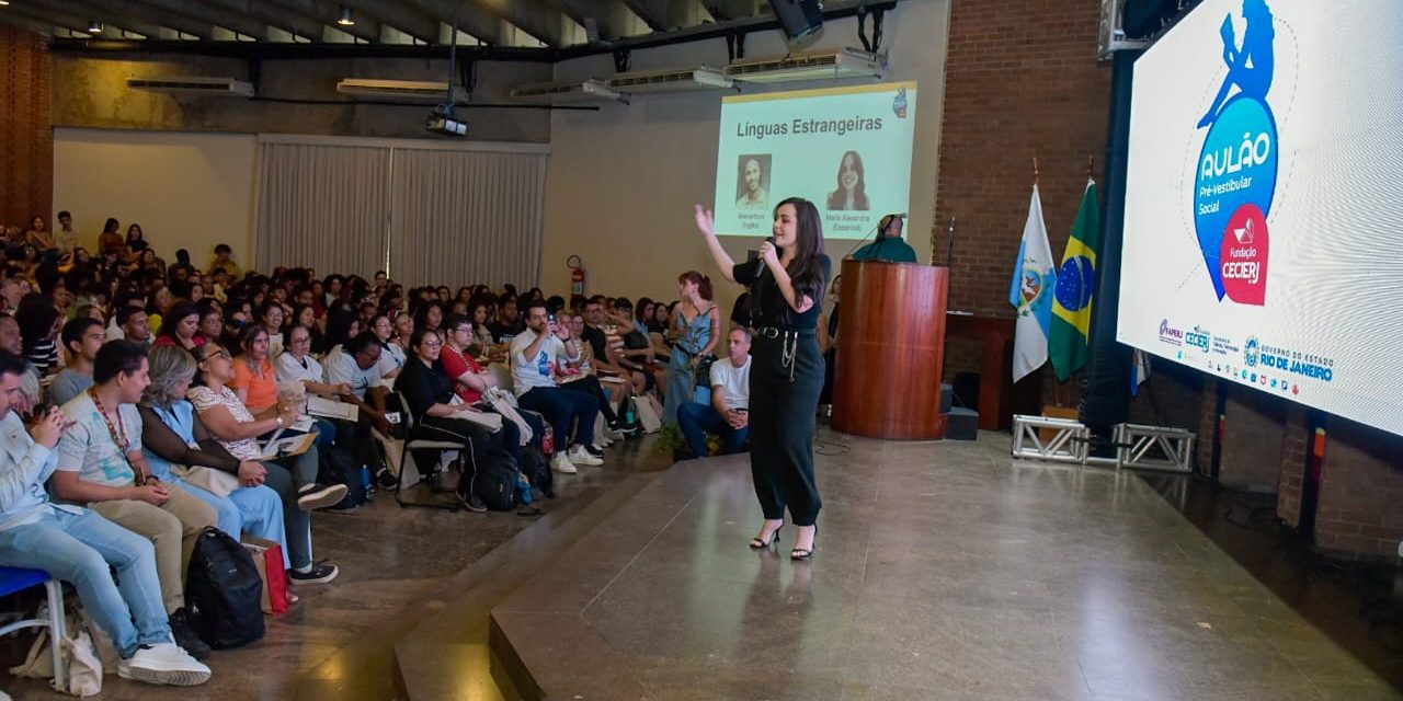 AULÃO DO PRÉ-VESTIBULAR CECIERJ MOBILIZA CENTENAS DE ESTUDANTES EM MARATONA DE REVISÃO PARA O ENEM