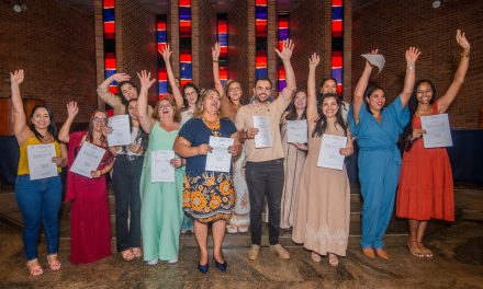 CEDERJ celebra formatura de 16 biólogos na UERJ em dia de emoção e conquistas familiares