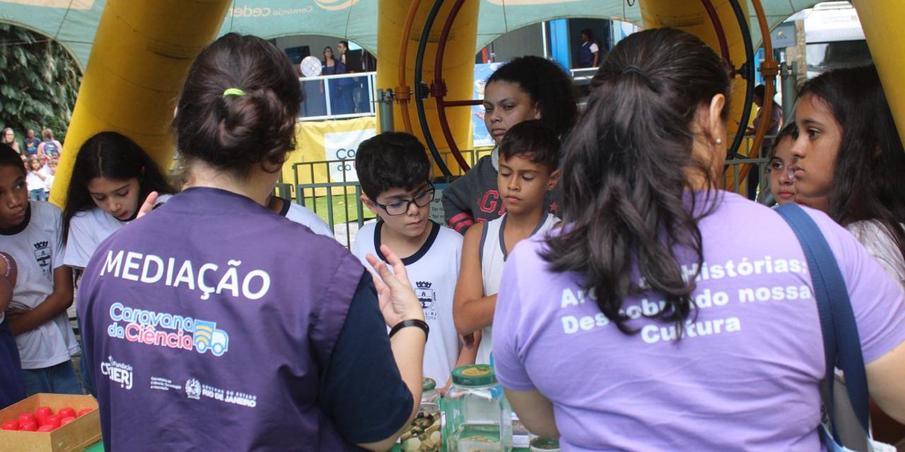 Caravana da Ciência conquista Areal e transforma cidade em laboratório a céu aberto