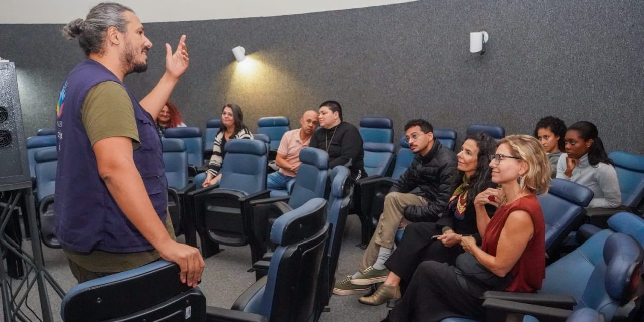 O céu e a astronomia em Libras: o novo marco de inclusão no Museu Ciência e Vida