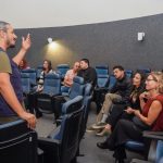 O céu e a astronomia em Libras: o novo marco de inclusão no Museu Ciência e Vida