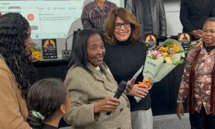 Aluna do Cederj, aos 81 anos, ganha Prêmio Mulheres Pérolas Negras de Nova Friburgo