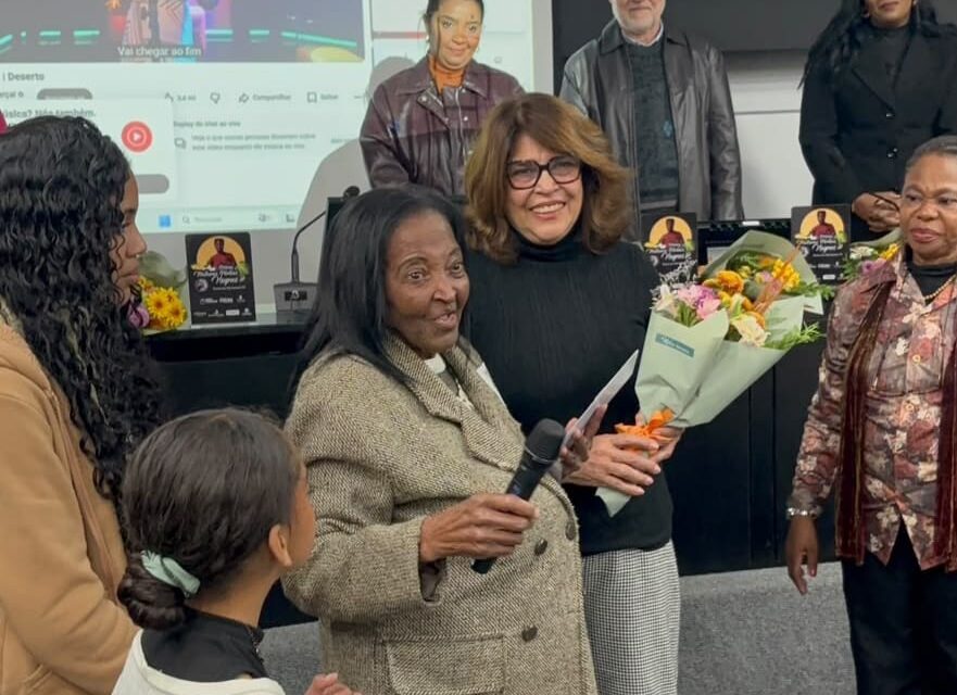 Aluna do Cederj, aos 81 anos, ganha Prêmio Mulheres Pérolas Negras de Nova Friburgo